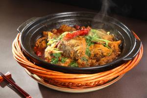 鯉魚對決草魚，美食爭霸，誰主沉浮？